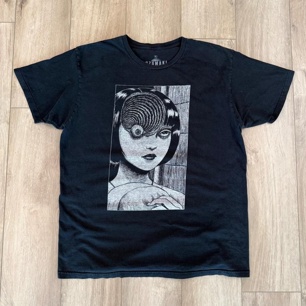 Hot Topic Junji Ito Uzumaki Spiral Eye T-Shirt Size XL